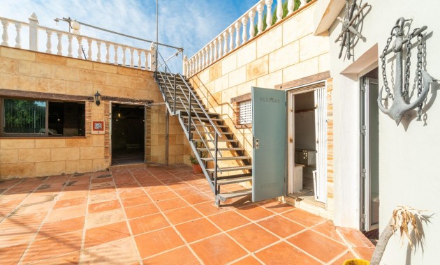 Sale - Villa -
Torrevieja - Los altos
