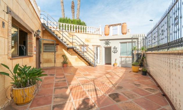 Sale - Villa -
Torrevieja - Los altos