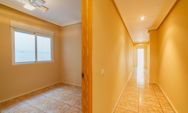 Sale - Apartment -
Torrevieja - Centro