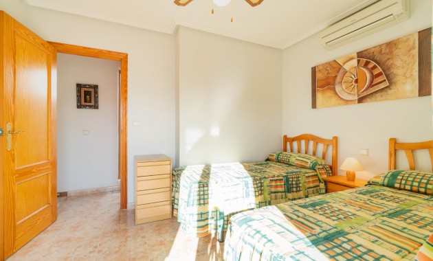 Sale - Chalet -
Orihuela Costa - Playa Flamenca