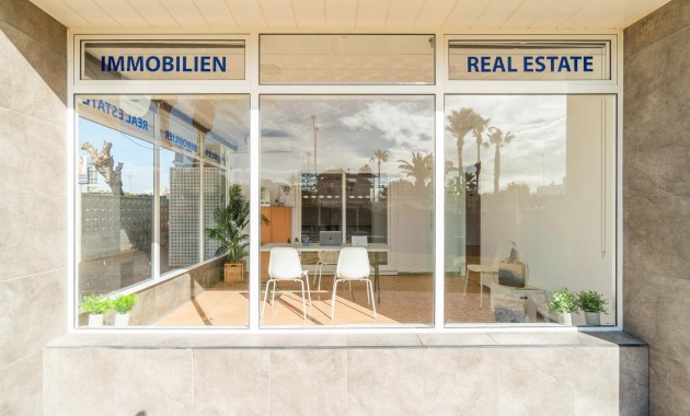 Alquiler a largo plazo - Commercial Unit -
Orihuela Costa - La Zenia