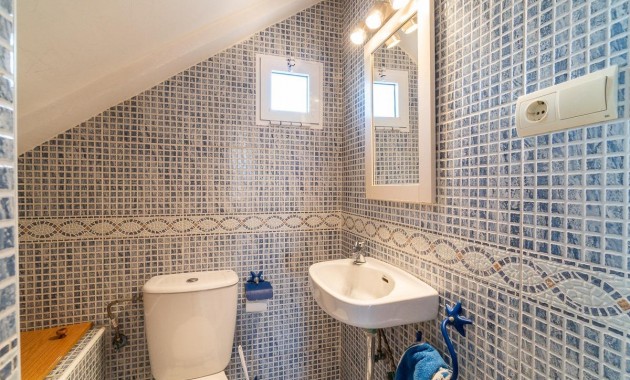 Sale - Villa -
Torrevieja - La Mata