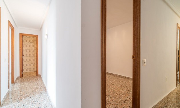 Resale - Building -
Torrevieja - Playa del cura