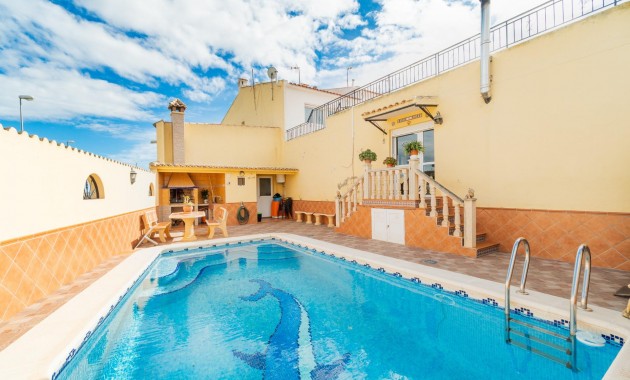 Venta - Terraced house -
Orihuela - Desamparados-Hurchillo-Torremendo