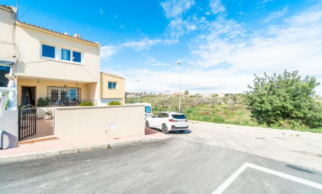 Venta - Terraced house -
Orihuela - Desamparados-Hurchillo-Torremendo