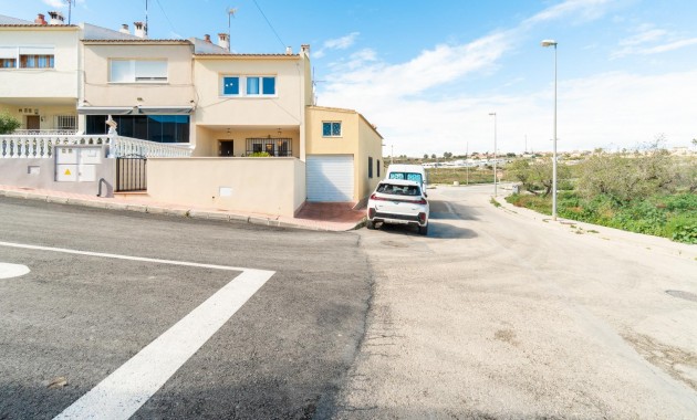 Venta - Terraced house -
Orihuela - Desamparados-Hurchillo-Torremendo