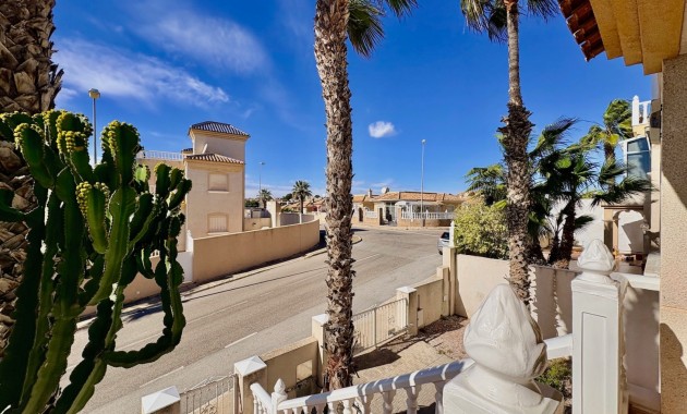 Venta - Chalet -
Orihuela Costa - Las Filipinas