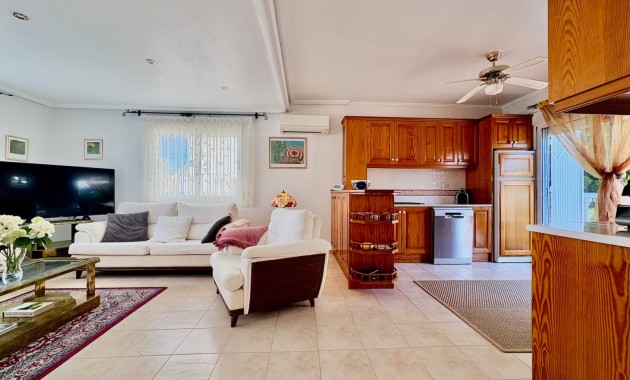 Venta - Chalet -
Orihuela Costa - Las Filipinas