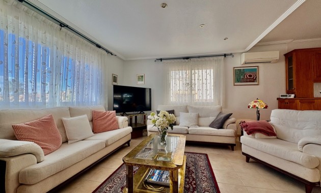 Venta - Chalet -
Orihuela Costa - Las Filipinas