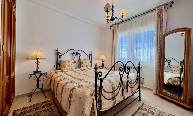 Venta - Chalet -
Orihuela Costa - Las Filipinas