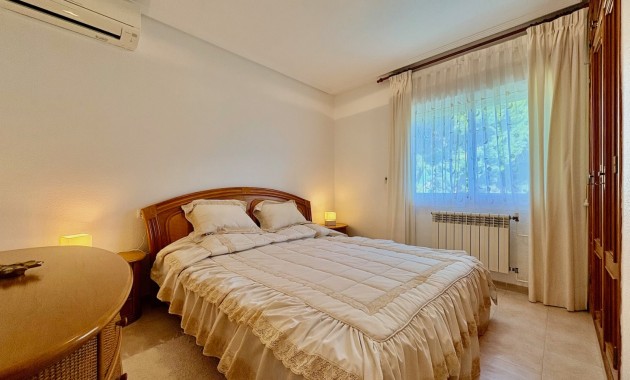 Venta - Chalet -
Orihuela Costa - Las Filipinas