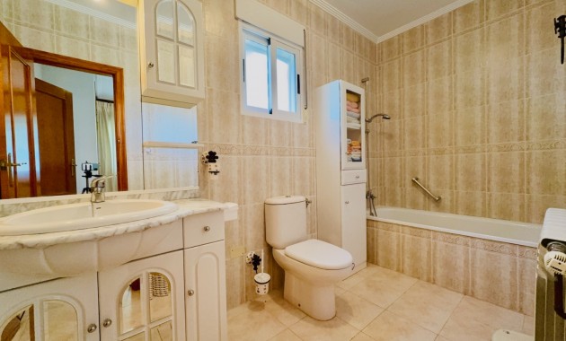 Venta - Chalet -
Orihuela Costa - Las Filipinas