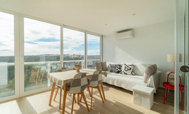 Resale - Wohnung -
Guardamar del Segura - Puerto Deportivo