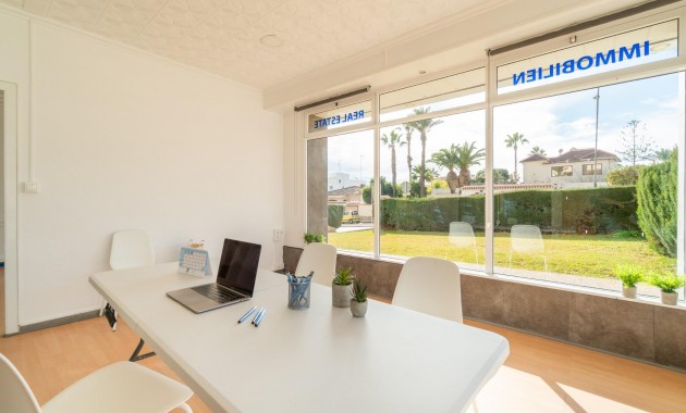Long time Rental - Commercial Unit -
Orihuela Costa - La Zenia