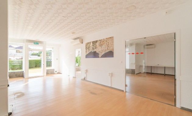 Long time Rental - Commercial Unit -
Orihuela Costa - La Zenia