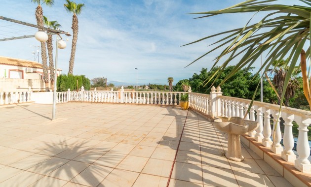 Venta - Villa -
Torrevieja - Los altos