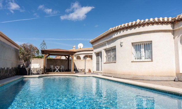 Sale - Villa -
Orihuela Costa - Playa Flamenca