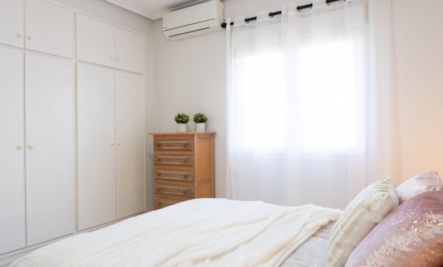 Sale - Villa -
Orihuela Costa - Playa Flamenca