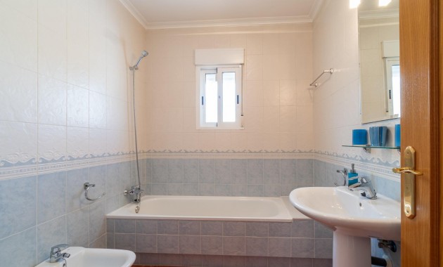 Resale - Terraced house -
Orihuela Costa - Villamartin
