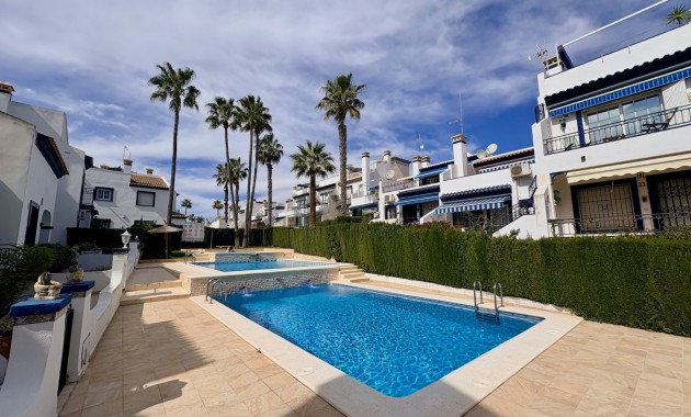 Resale - Einfamilienhaus -
Orihuela - Villamartin