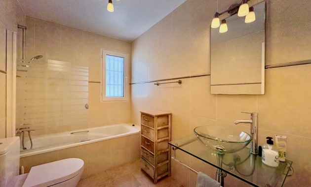 Resale - Einfamilienhaus -
Orihuela - Villamartin