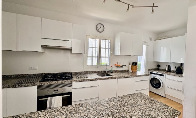 Resale - Einfamilienhaus -
Orihuela - Villamartin