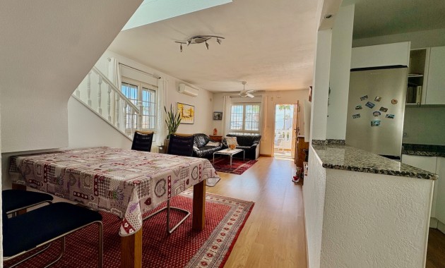 Resale - Einfamilienhaus -
Orihuela - Villamartin