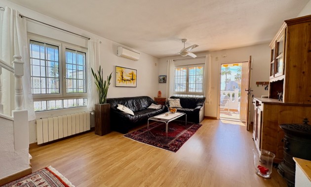 Resale - Einfamilienhaus -
Orihuela - Villamartin