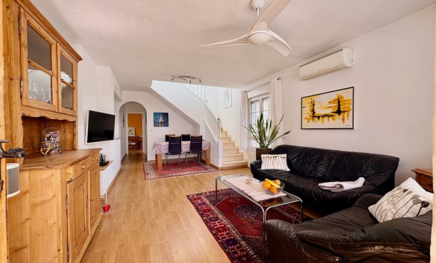 Resale - Einfamilienhaus -
Orihuela - Villamartin