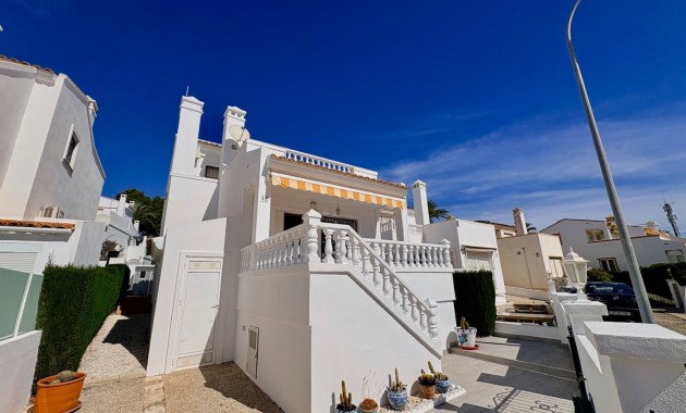 Resale - Einfamilienhaus -
Orihuela - Villamartin