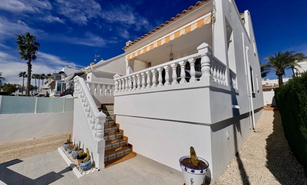 Resale - Einfamilienhaus -
Orihuela - Villamartin