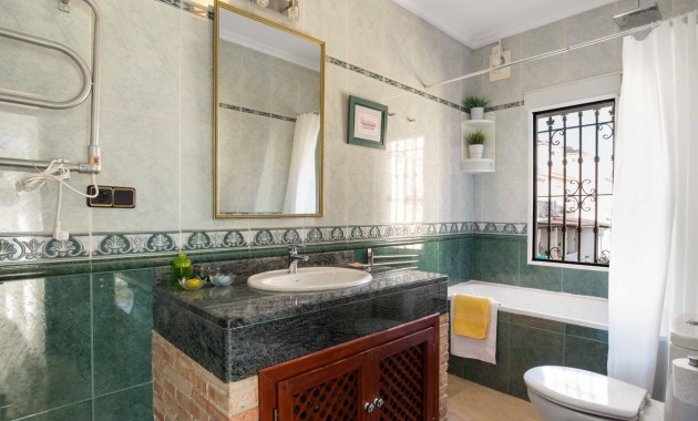 Sale - house -
Orihuela Costa - Los Almendros-La Florida