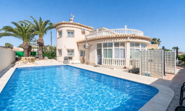 Venta - Villa -
Orihuela Costa - La Zenia