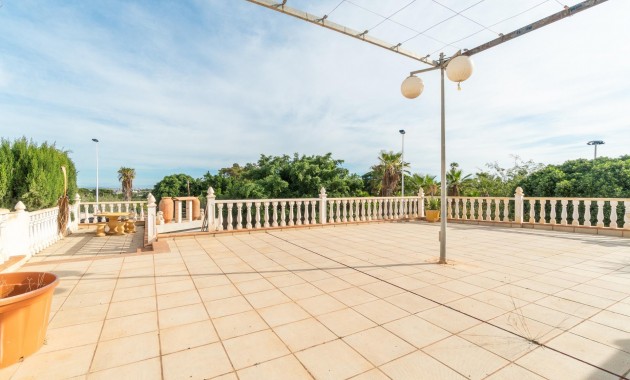 Resale - Villa -
Torrevieja - Los altos