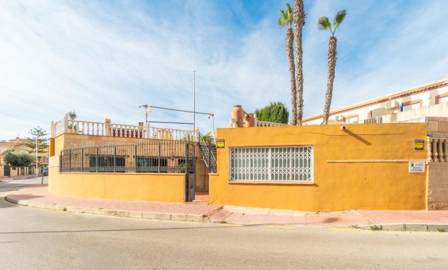 Resale - Villa -
Torrevieja - Los altos