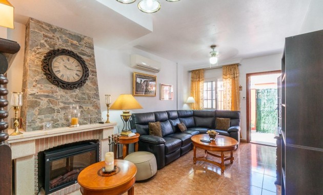 Resale - Terraced house -
Orihuela Costa - PAU 8