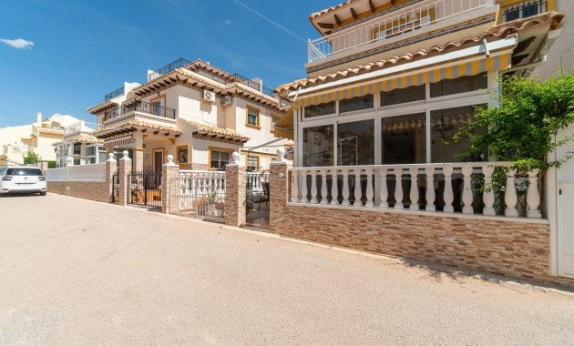 Resale - Terraced house -
Orihuela Costa - Playa Flamenca