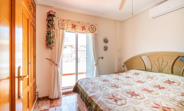 Resale - Terraced house -
Orihuela Costa - Playa Flamenca