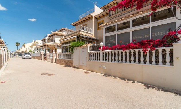 Resale - Terraced house -
Orihuela Costa - Playa Flamenca
