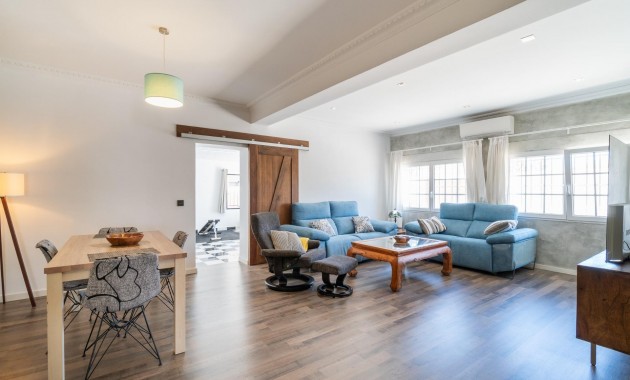 Sale - Villa -
Torrevieja - Torreta florida