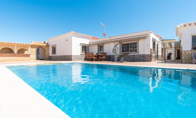 Sale - Villa -
Torrevieja - Torreta florida