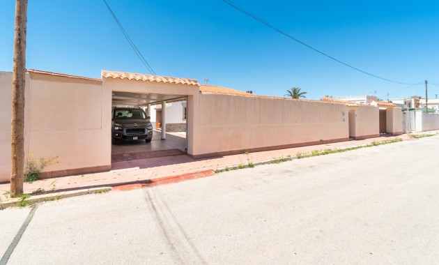 Sale - Villa -
Torrevieja - Torreta florida