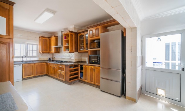 Sale - Villa -
Torrevieja - Torreta florida