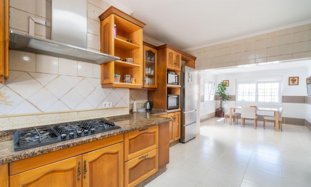 Sale - Villa -
Torrevieja - Torreta florida
