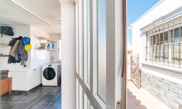 Sale - Villa -
Torrevieja - Torreta florida
