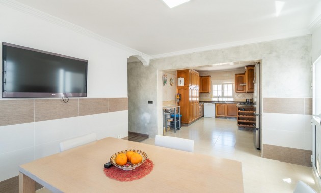 Sale - Villa -
Torrevieja - Torreta florida