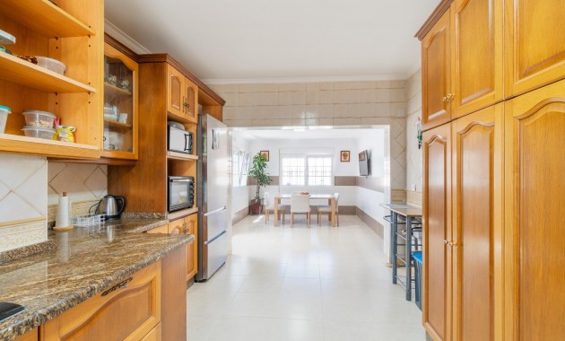 Sale - Villa -
Torrevieja - Torreta florida