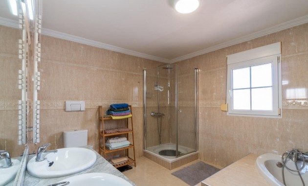 Sale - Villa -
Torrevieja - Torreta florida