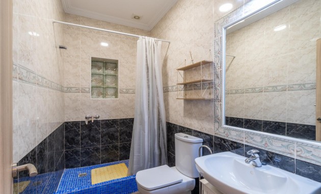 Sale - Villa -
Torrevieja - Torreta florida