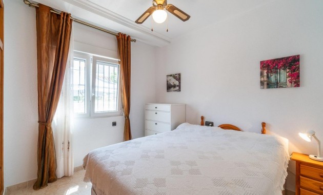 Resale - Chalet -
Orihuela Costa - Playa Flamenca
